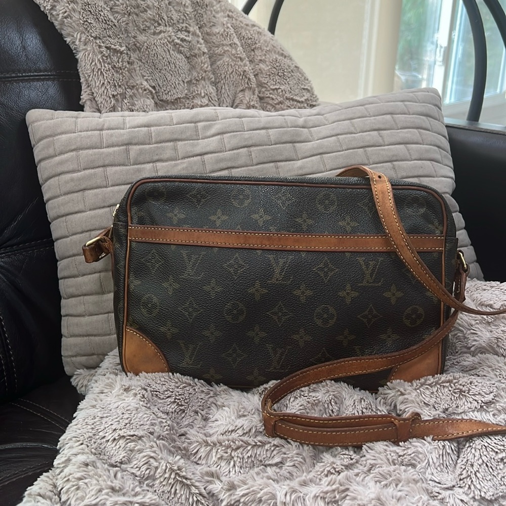 Louis Vuitton Trocadero 30 Crossbody bag
